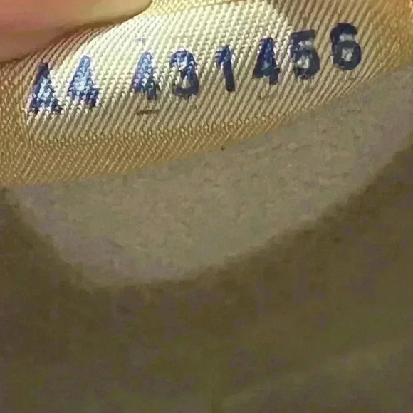 Vintage Dooney & Bourke R25 Medium Essex Bone British Tan Leather Shoulder Bag - Picture 8 of 15